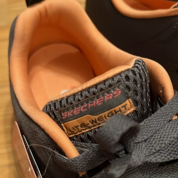 Skechers Lite-Weight Memory Foam Wide Fit 8.5 NWT - Picture 4 of 9